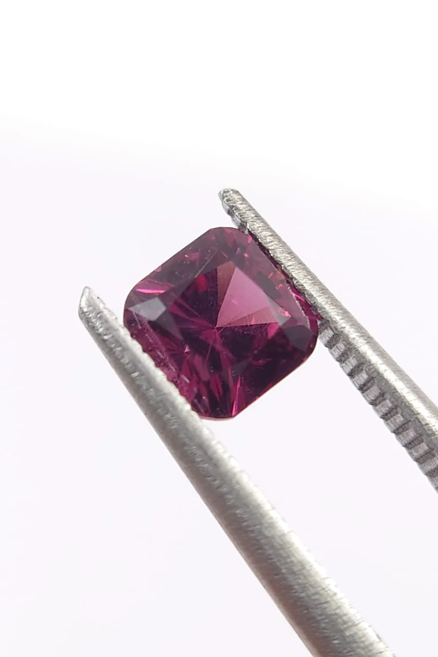 1.08ct Natural Pinkish Red Malaya Garnet Loose Gemstone From Tanzania