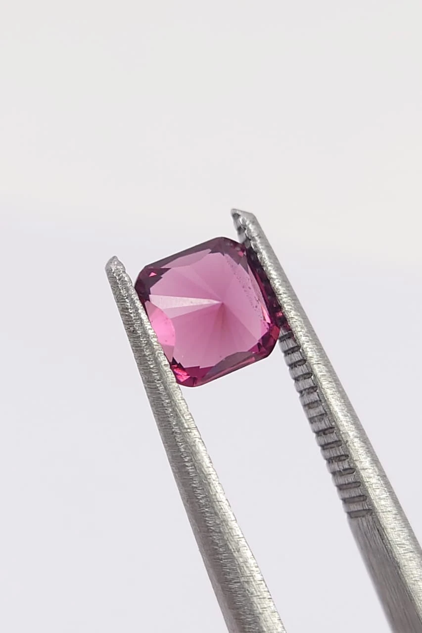 1.08ct Natural Pinkish Red Malaya Garnet Loose Gemstone From Tanzania