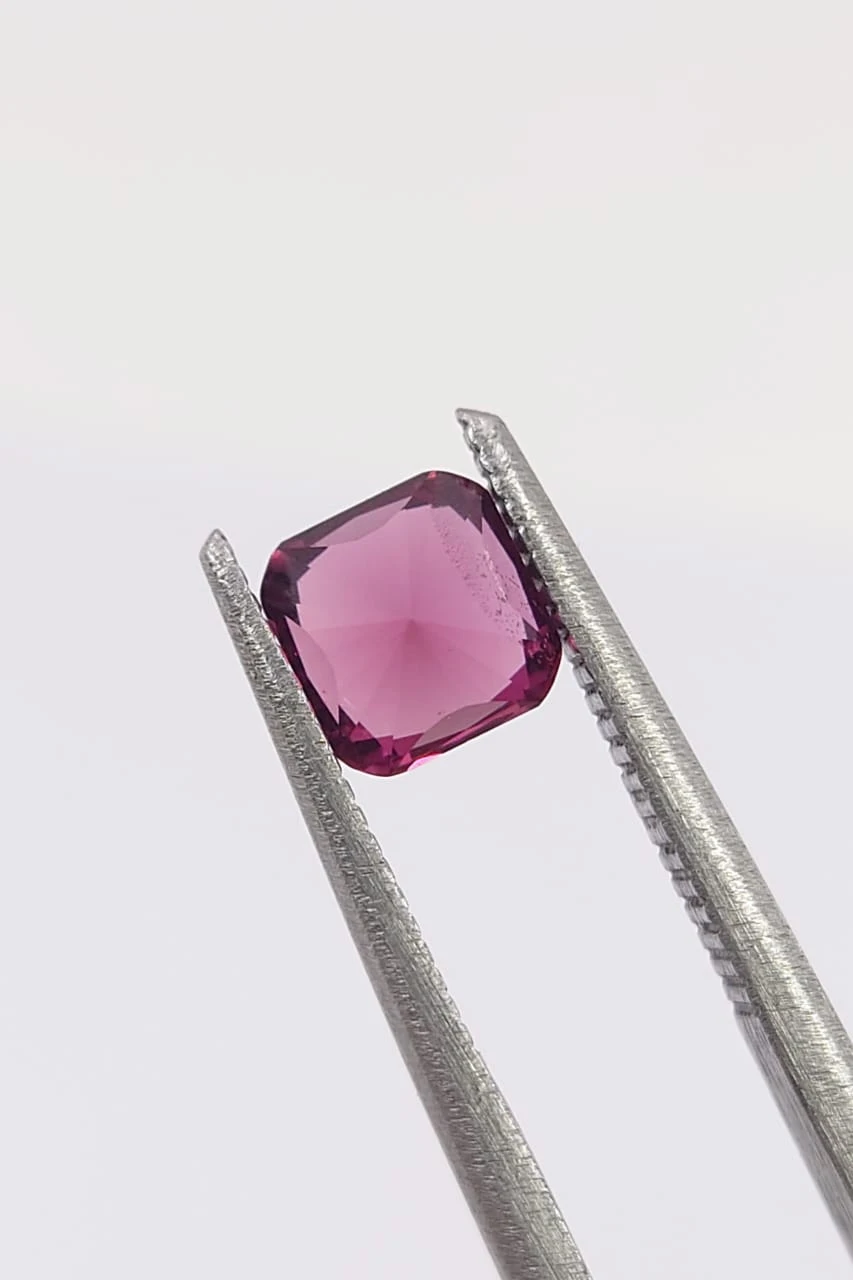 1.08ct Natural Pinkish Red Malaya Garnet Loose Gemstone From Tanzania