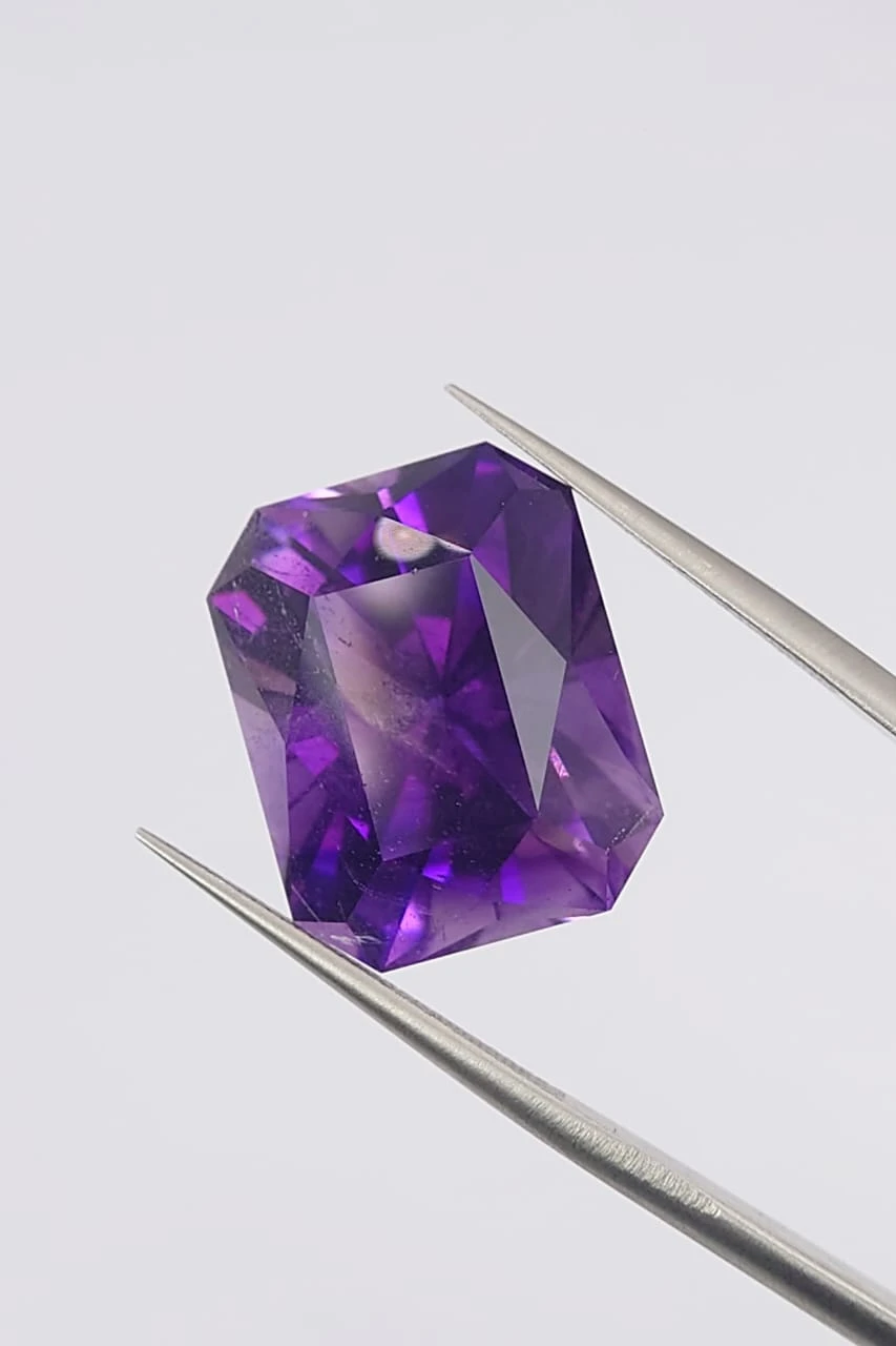 19.9ct Natural Radiant Cut Siberian Type Amethyst Loose Gemstone From Nigeria