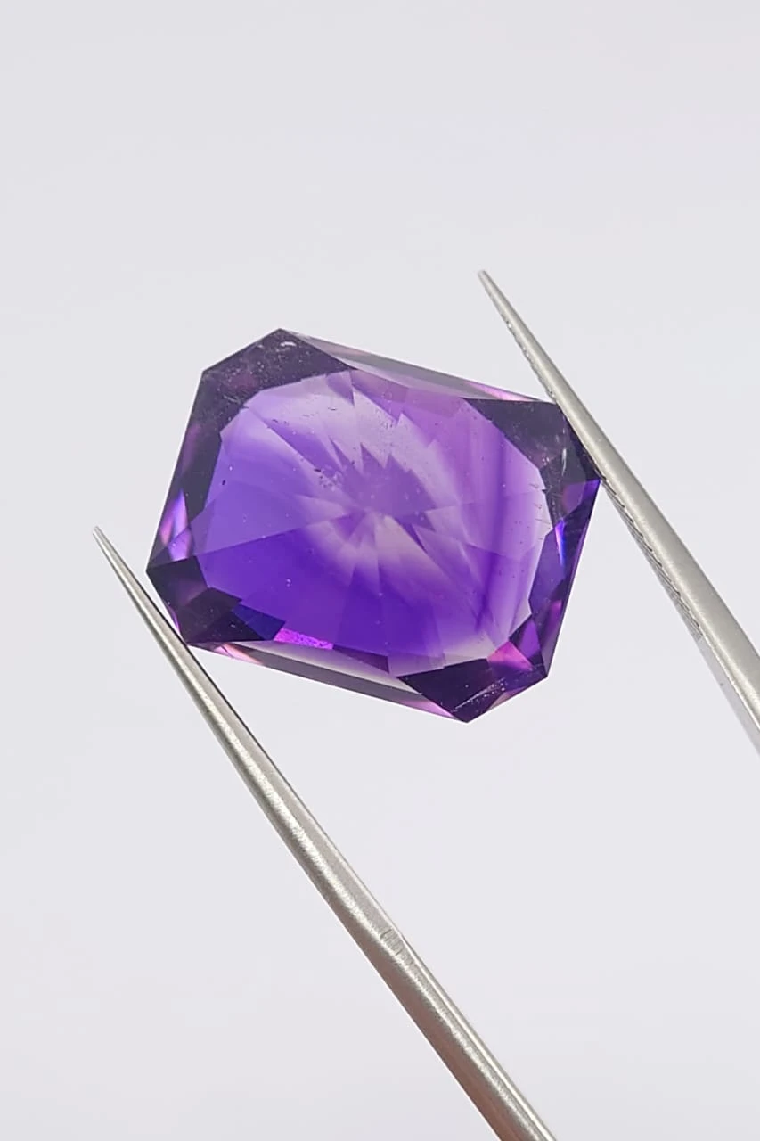 19.9ct Natural Radiant Cut Siberian Type Amethyst Loose Gemstone From Nigeria