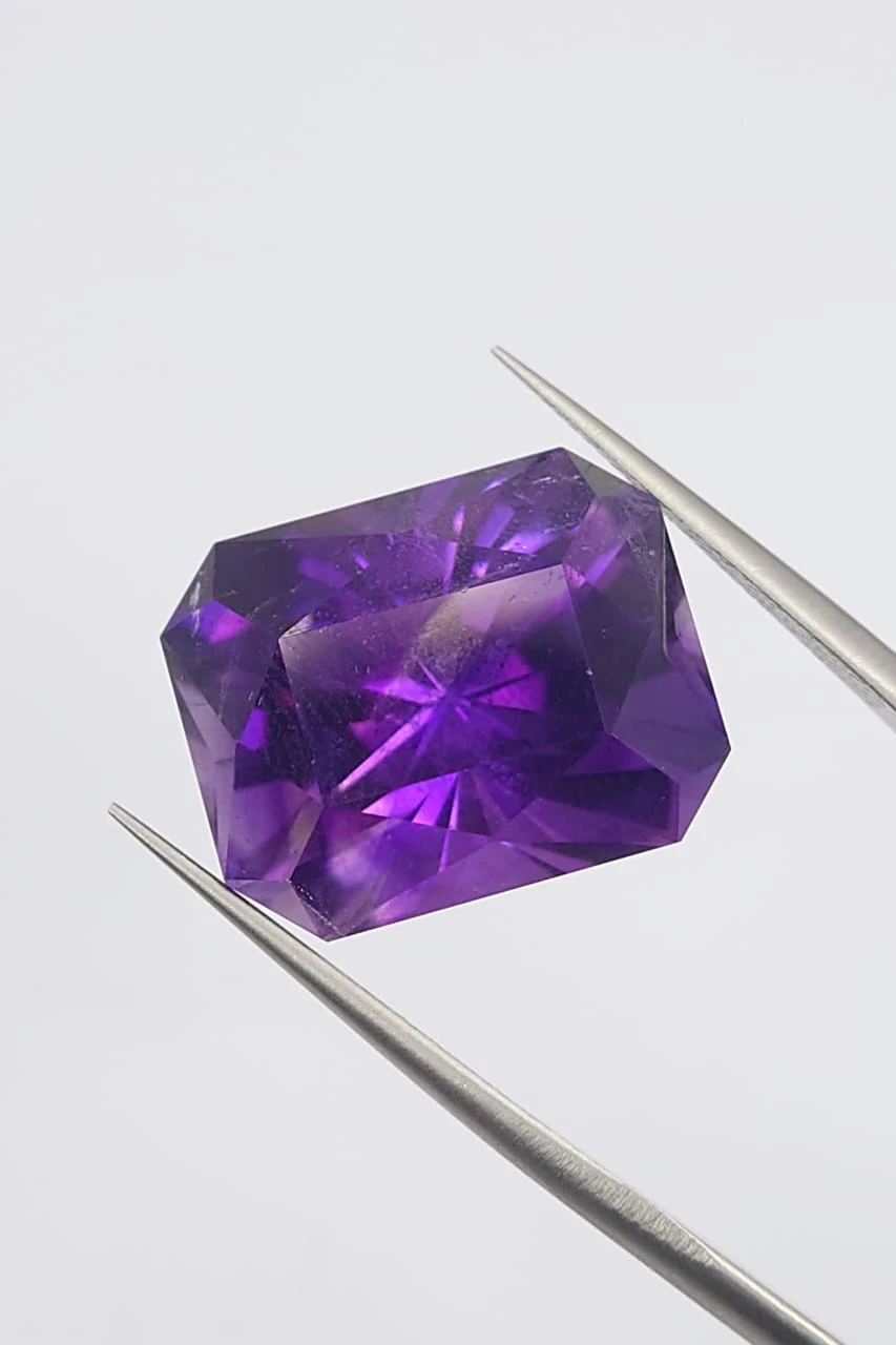 19.9ct Natural Radiant Cut Siberian Type Amethyst Loose Gemstone From Nigeria