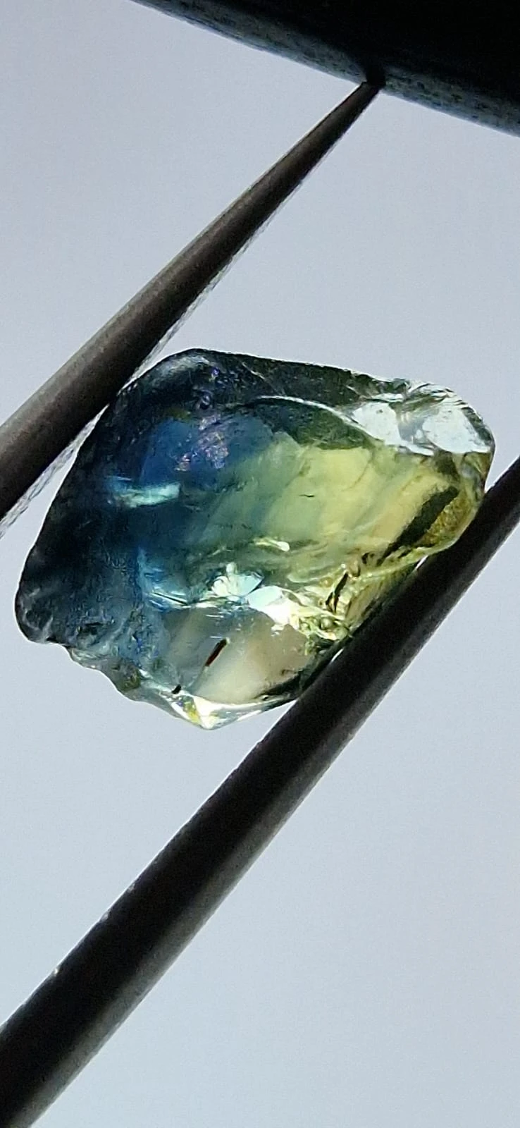 1.95ct Bicolor bluish Green Sapphire from Nigeria