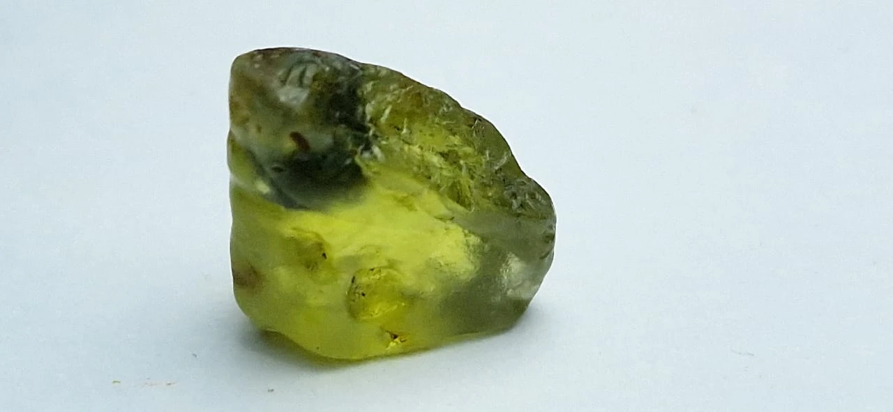 2.7ct Yellowish Green Sapphire Sapphire From Nigeria