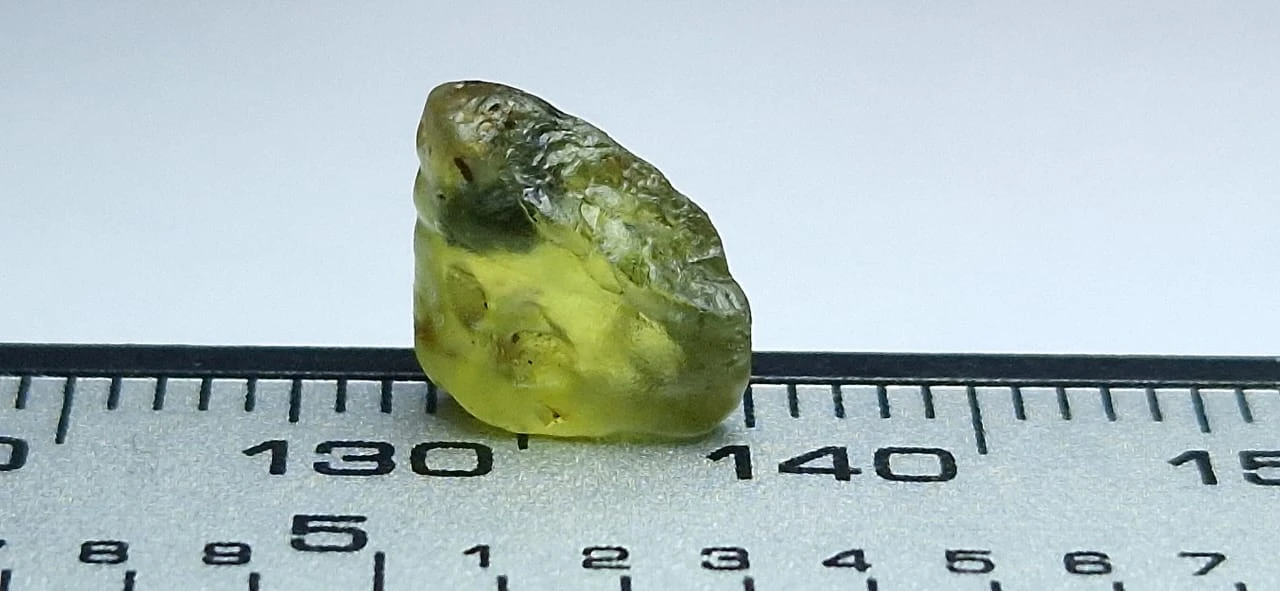 2.7ct Yellowish Green Sapphire Sapphire From Nigeria