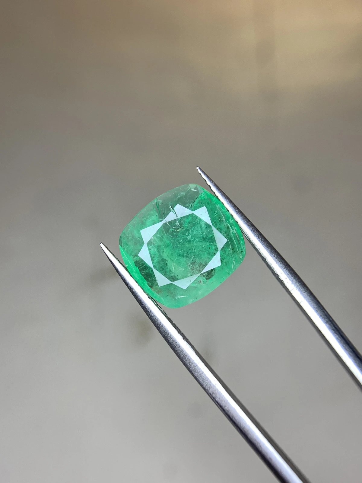 4.30 ct Natural Emerald loose gemstone cushion cut from Pakistan