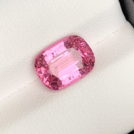 Natural Vivid Pink Spinel 2.45 Carat Faceted Cushion Shape Loose Gemstone For Jewelry